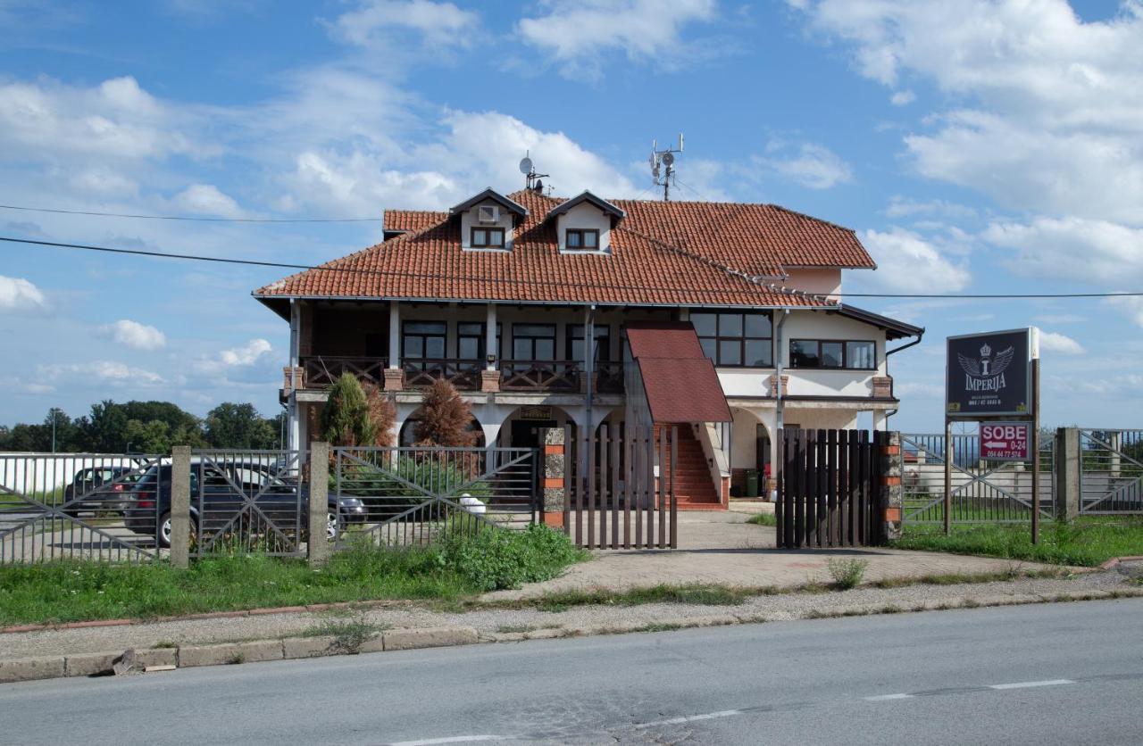 Motel Imperija Ub 외부 사진