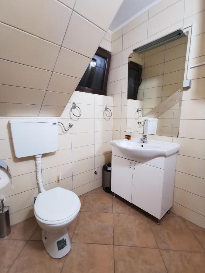 Motel Imperija Ub 외부 사진